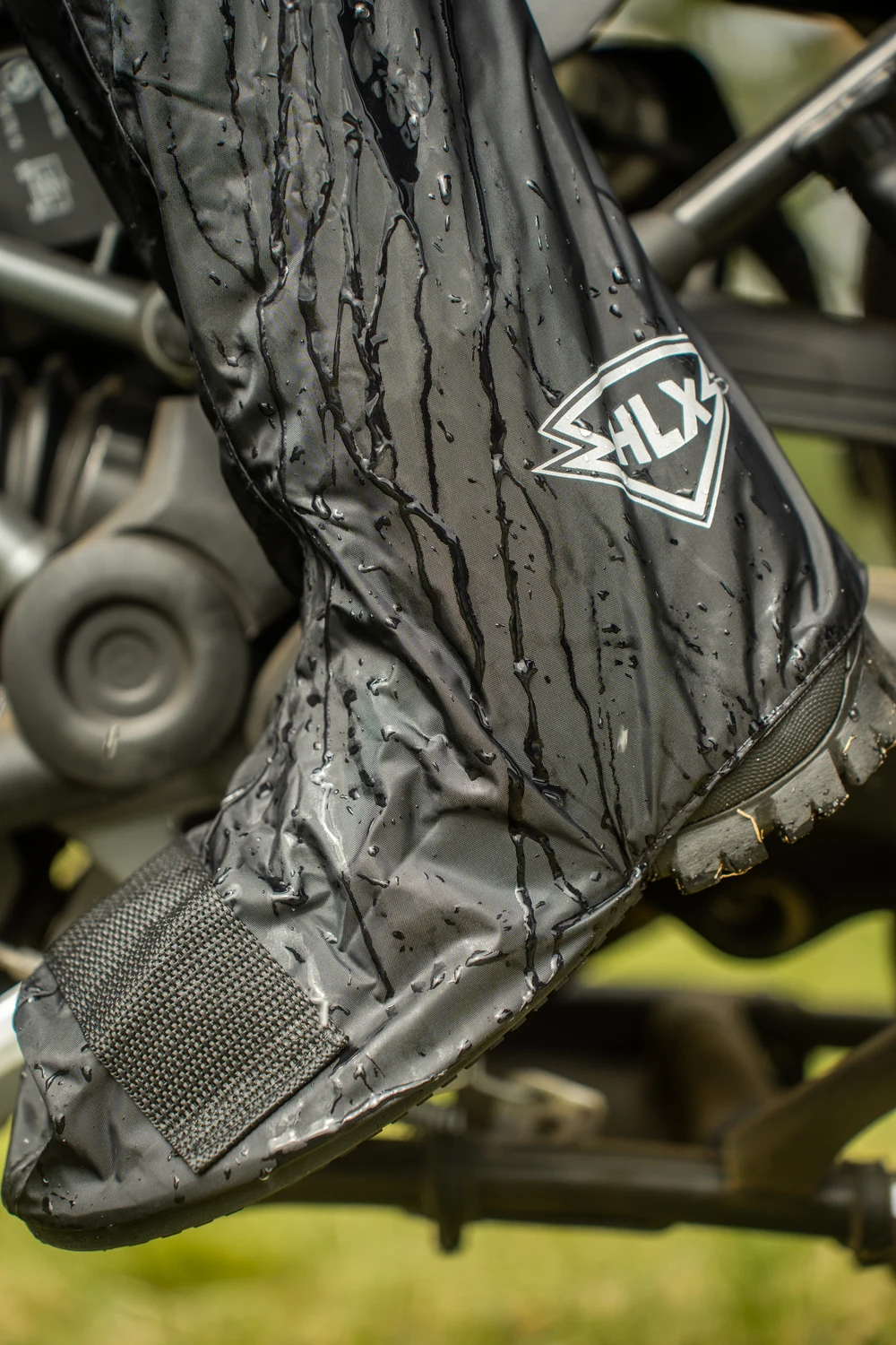 A Boot Cover molhada: a água escorre, não entra