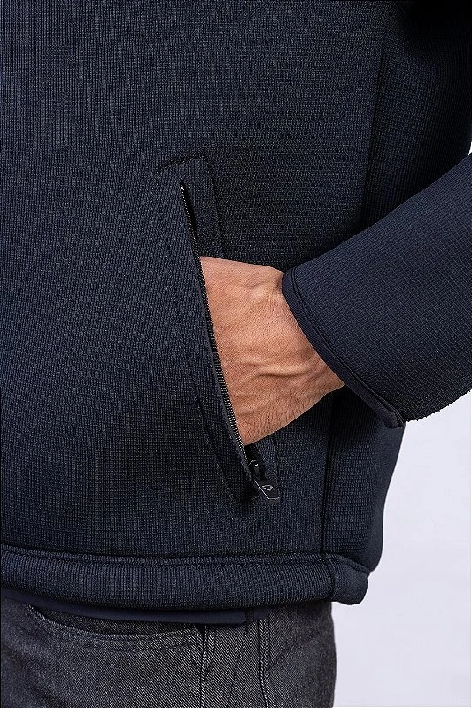 O bolso lateral com zíper