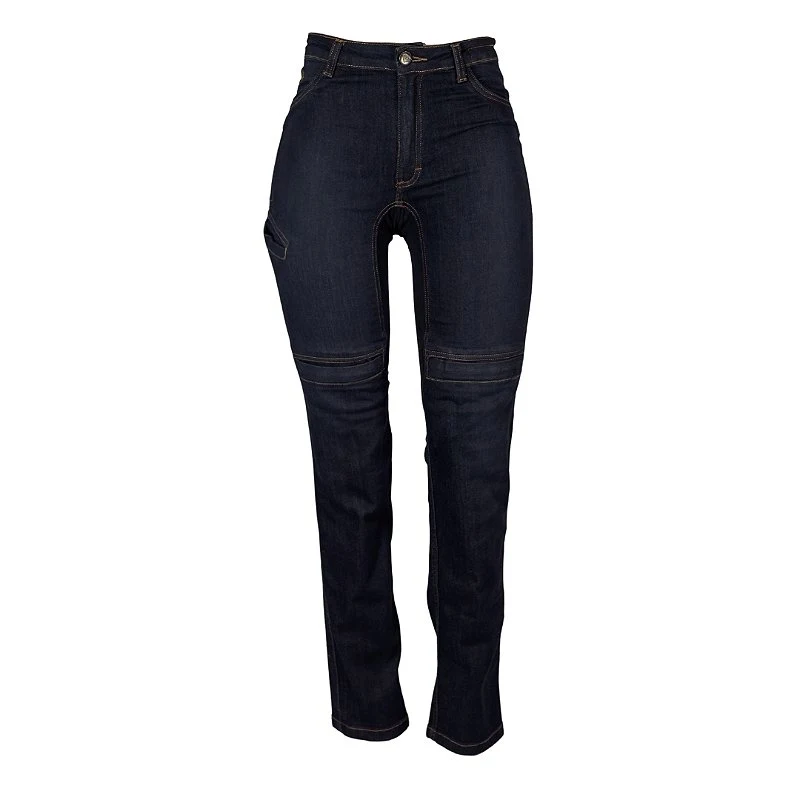 Motociclista com a Calça Penelope Comfort em jeans escuro, na estrada